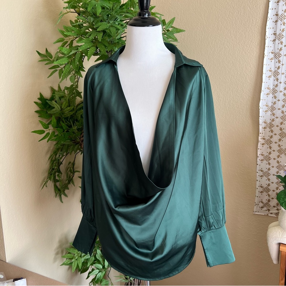 ✨NWOT✨ Touch By Touch Satin Top in Hunter